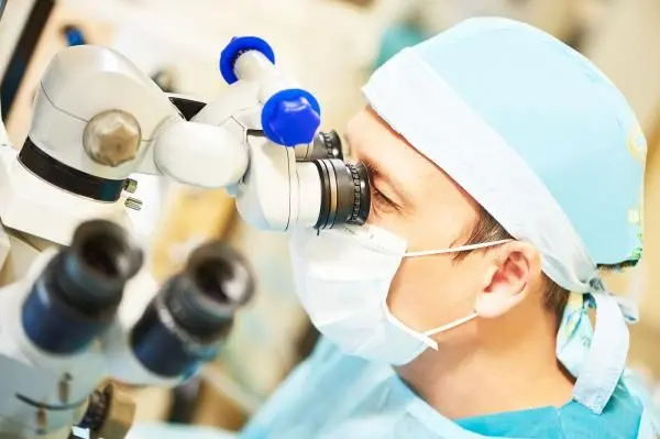 Ophthalmologist in Naples, FL examining a patients eyes