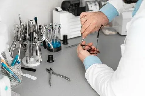 eyeglass_repairs_opticinary
