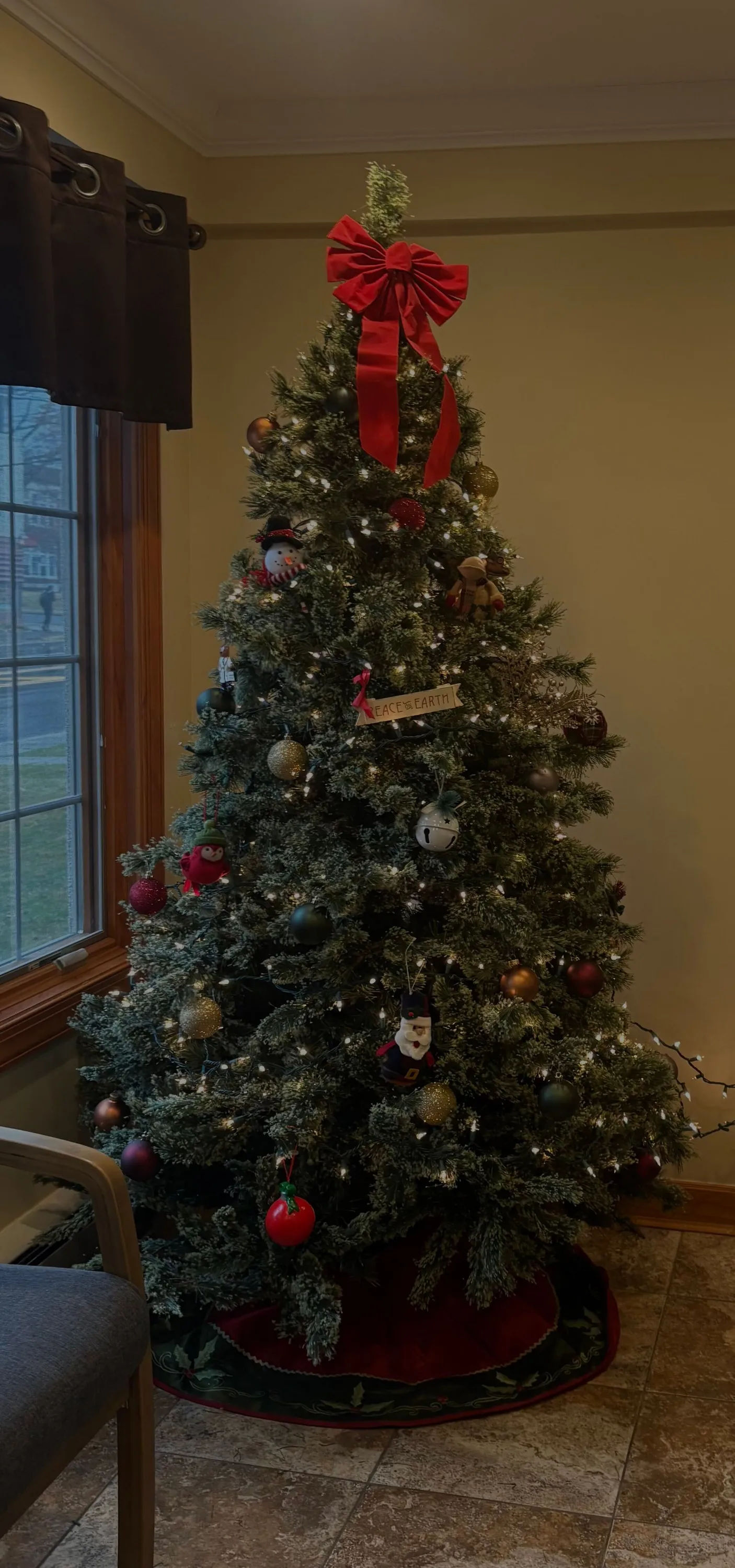 waiting room xmas tree