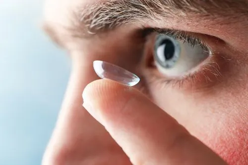 The Complete Optometrist’s Guide to Contact Lenses: Types, Fitting, and Care