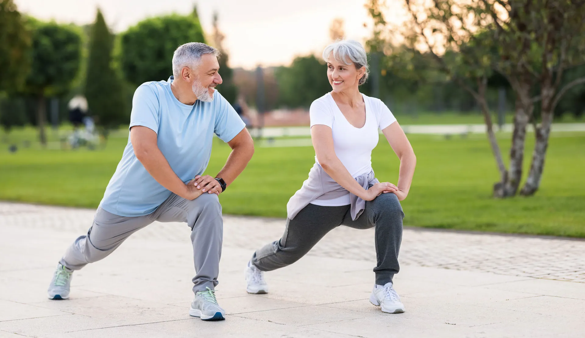 manandwomanexercising