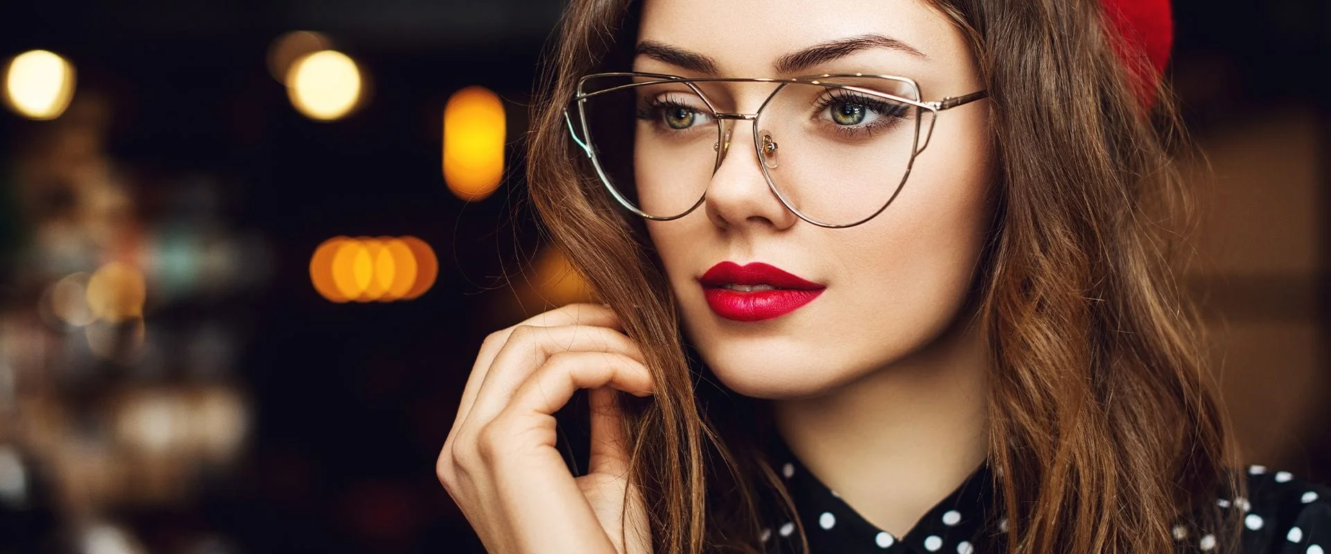 girl-wearing-glasses