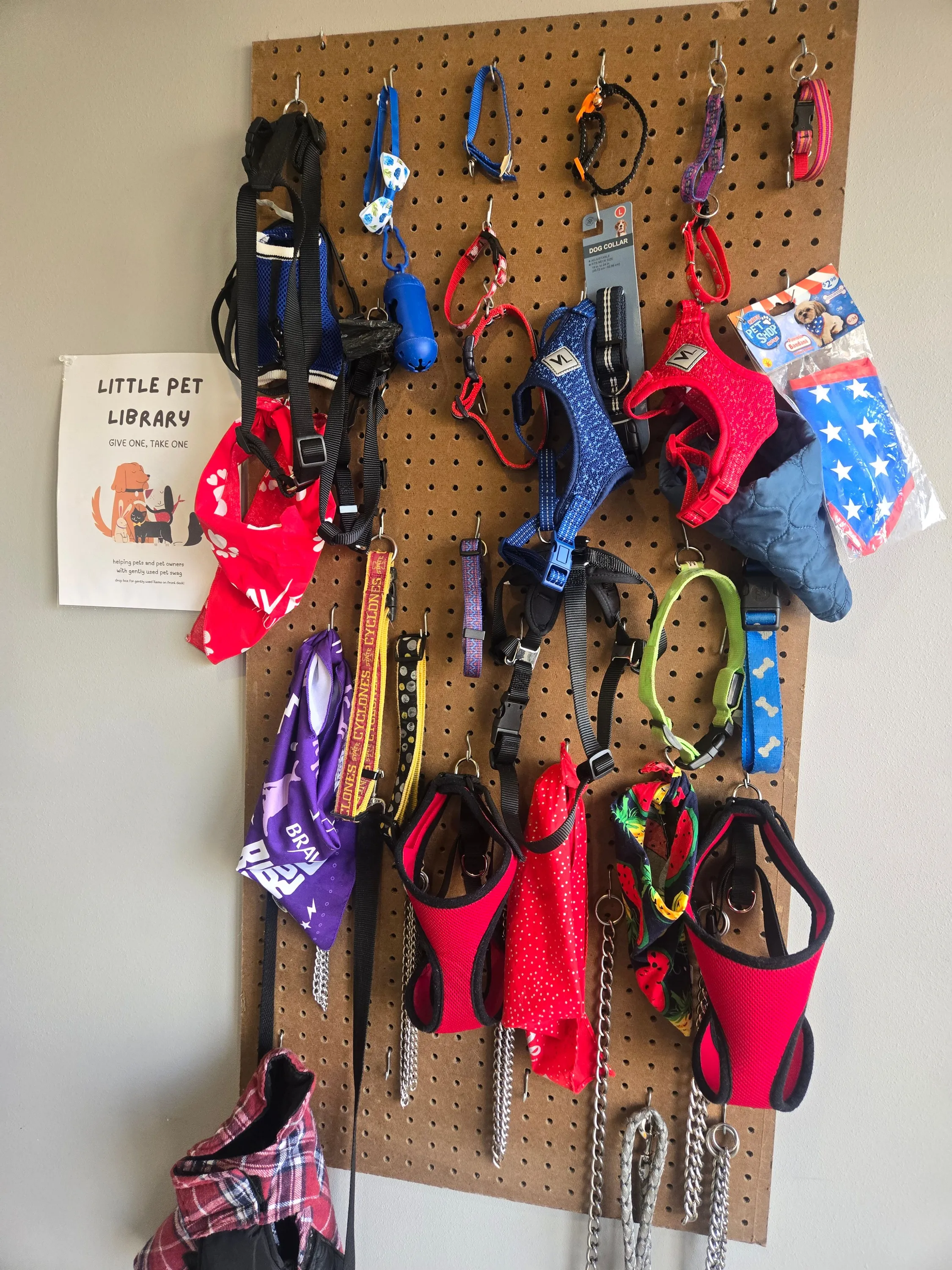 leash and collar lending library: give one, take one