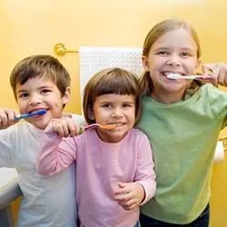 children-brushing-teeth