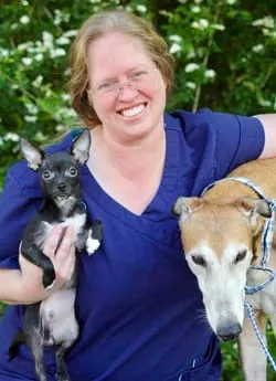 Kelly with her three dogs and her horse Little Bit