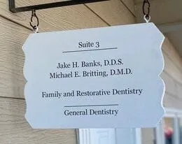 Family and Restorative Dentistry sign 