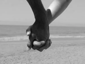 black and white pic couple holding hands