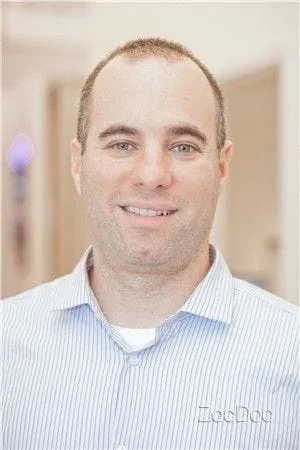 A headshot of Dr. Steven Shoshany, Chiropractor and Spinal Decompression Specialist in NYC