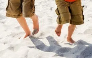 foot_pic_kids_beach_closeup.jpg