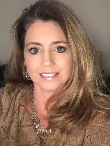 Vicky Alvarez, LMSW, CCTP, CAAGS