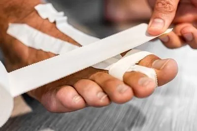 Person with Turf Toe condition