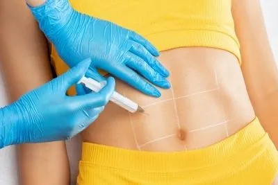 Woman-in-yellow-injected-by-a-weigh loss-fluid.