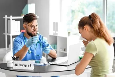Doctor talking to the woman with allergy