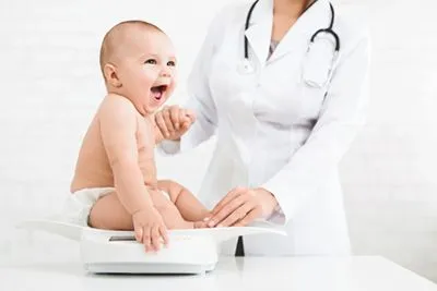 Pediatrician assessing baby’s growth and weight