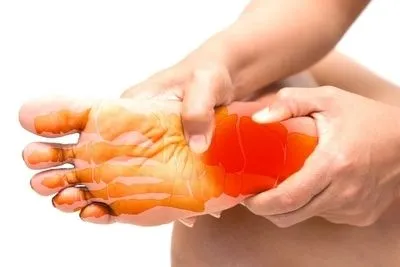 Heel-pain-highlighted-in-red-in-man's-foot