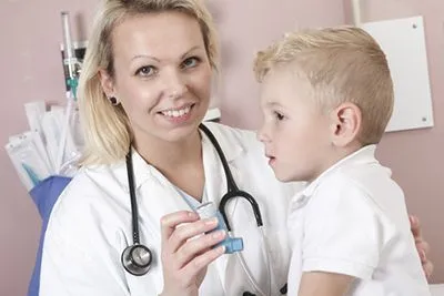 Young boy with asthma is with the doctor