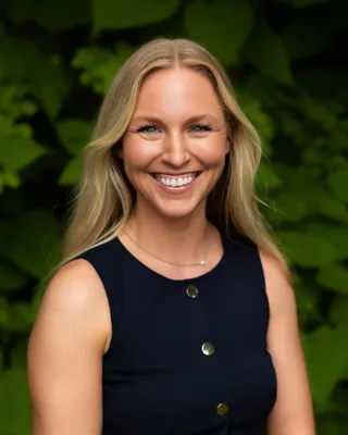 Maren McHenry PA Midwest Dermatology