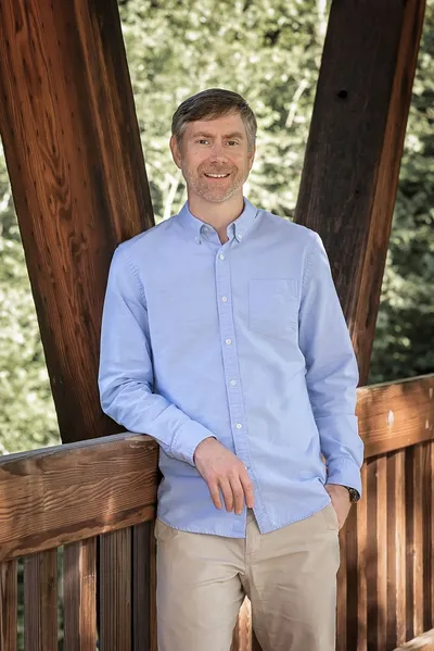 headshot of Jason Rhoads smiling