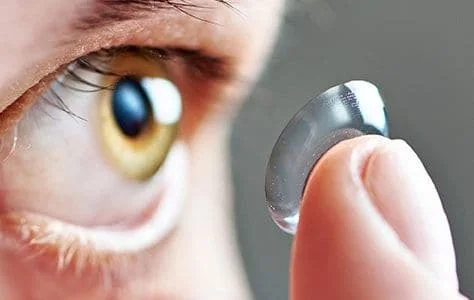 Contact lens insertion 