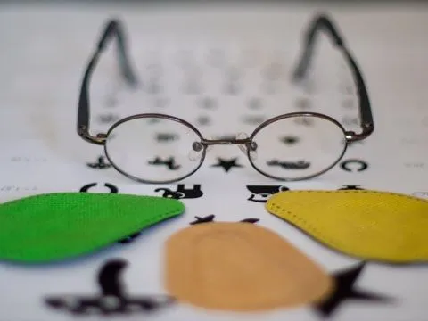 woman doing an eye test