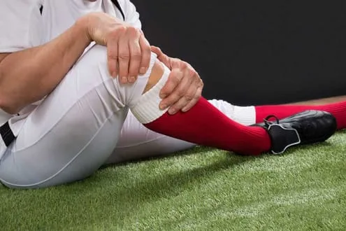 an athlete enduring knee pain