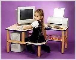 girl_at_computer_desk.jpg