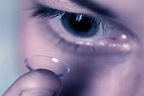 contact-lens-fitting.png