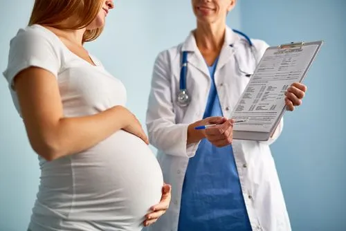 Pregnant woman consulting a pediatrician