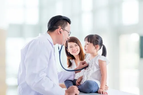 pediatrician visiting child patient