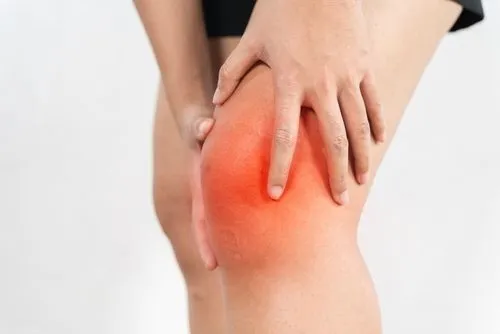 Female knee injury illustrated with red pain area