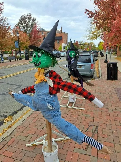 2022 11th Annual Saline Scarecrow Contest - Small Business Category - First Place