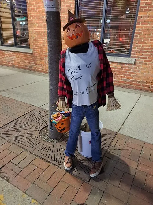 Entry #15 2024 Saline Scarecrow Contest