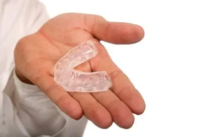 hand holding retainer