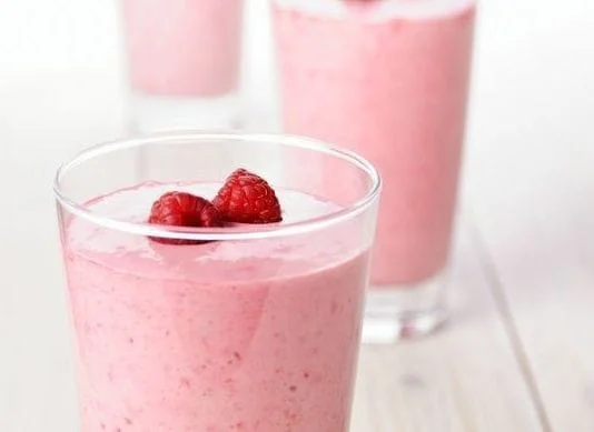 yogurt-raspberry-smoothie-2.jpg