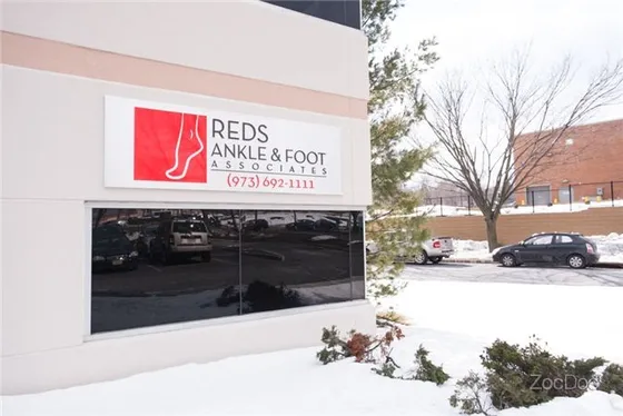 Dr. Humaira Syed. Wayne, NJ. Saddle Brook, NJ. Laser therapy. Podiatry. Foot, Ankle, Surgeon.