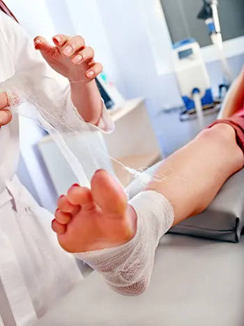 Doctor Treating Foot Wound in Sterling Heights, MI