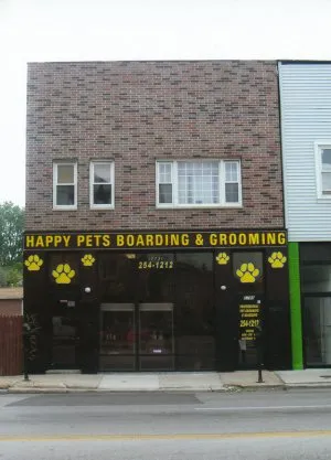 Happy_Pets_B_G_across_the_street.JPG