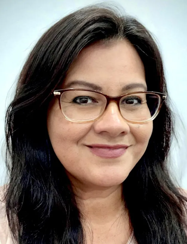 Aide Alvear Gonzalez, Intern