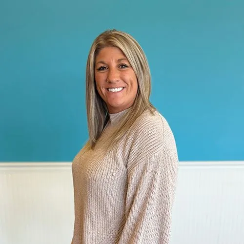 Caren M, Receptionist