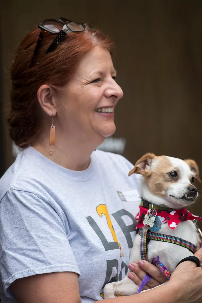 foster Susanne holding dog