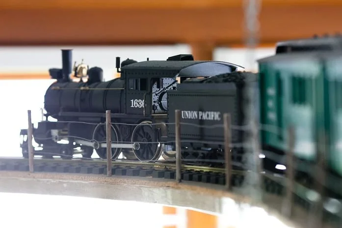 model-train-back