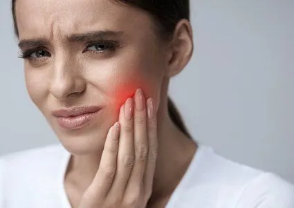 woman holding mouth in pain, emergency dentist Melrose, MA same day emergency dental care