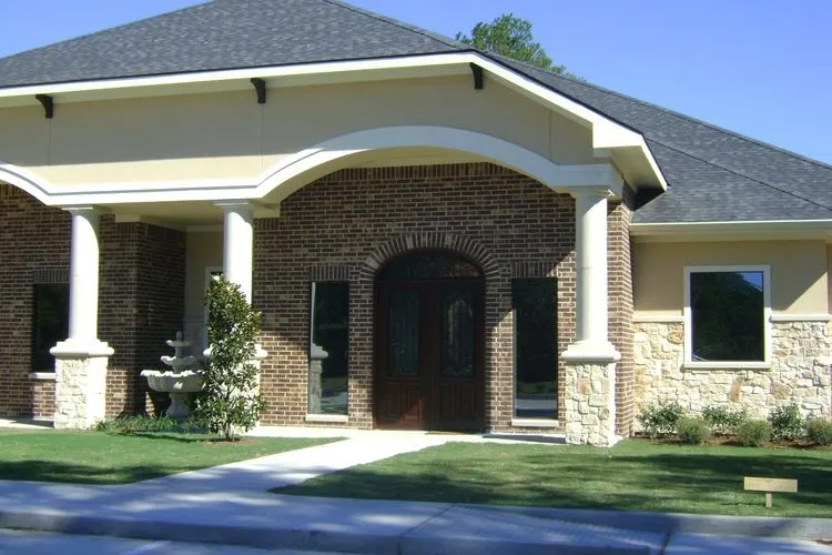 exterior of dental office building, Gary Squyres DDS, PA Dentist Magnolia, TX