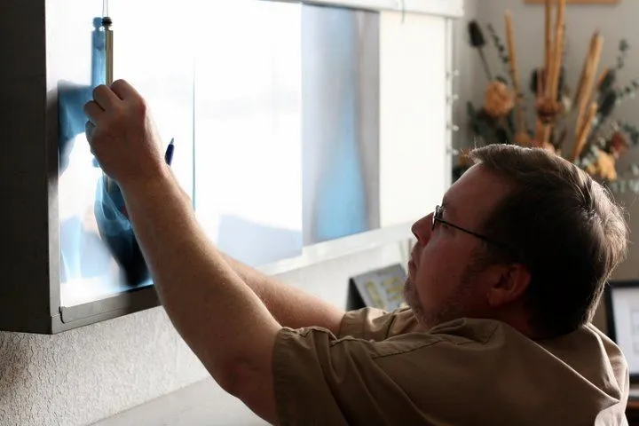 dad_reading_x_ray.JPG