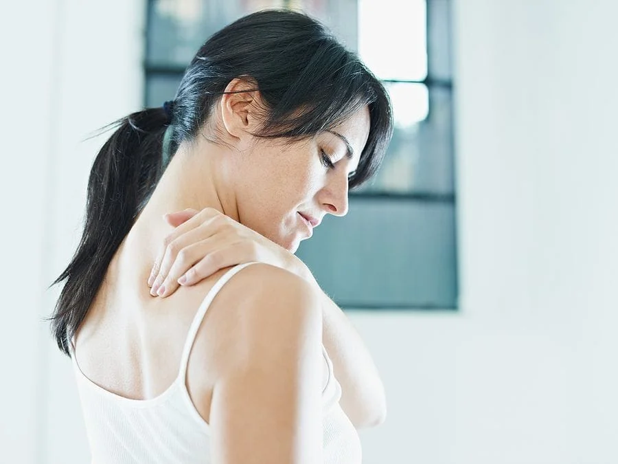 Woman with shoulder pain in Bradenton, FL 