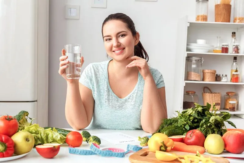 woman eating healthy